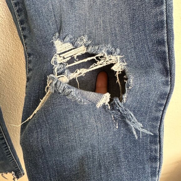 Blank NYC Distressed High Rise Jeans Size 29Ankle Length Cotton Blend Destroyed - Picture 3 of 9